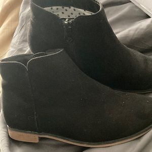 Girls Cat & Jack ankle booties